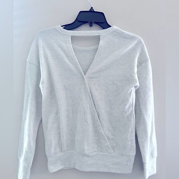 New HIPPIE ROSE Juniors' Cutout Back Knit Top white Heather grey S, M, L - Picture 9 of 10